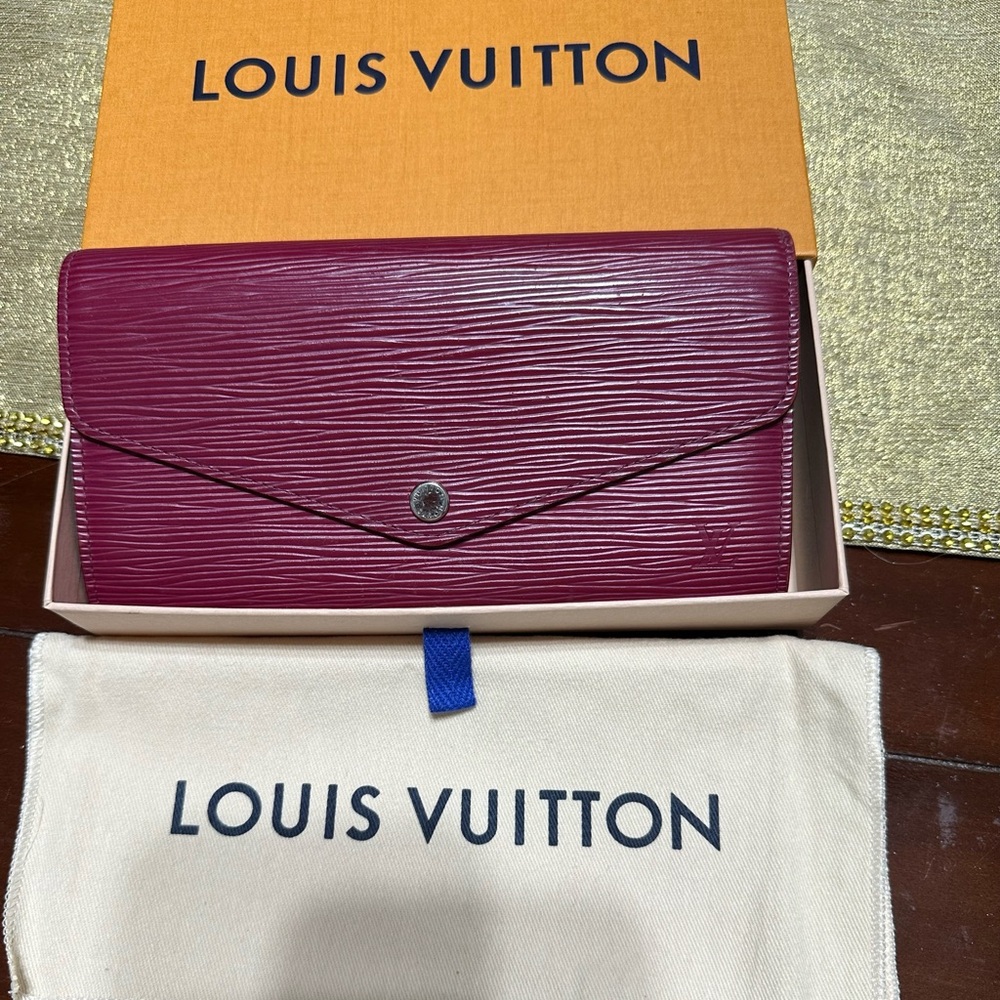 Louis Vuitton Epi Sarah Wallet NM Fuchsia